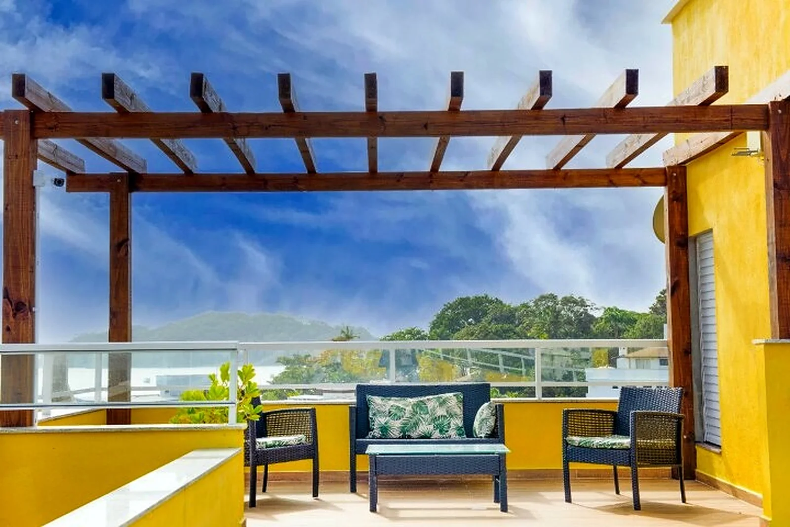 Piscina e área externa da Vila Portuguesa