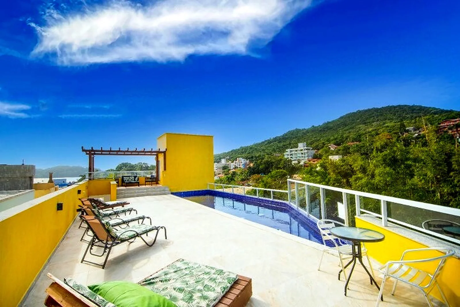 Área da piscina da Vila Portuguesa